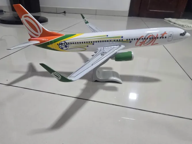 MAQUETE 737-800 GOL (Pintura especial Gol do Brasil)
