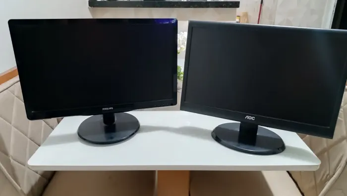 COMBO: Dois monitores (Philips e Aoc) 
