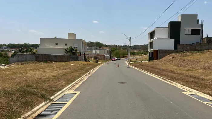 Jardins Porto - Lote no condomínio Jardins Porto de 300 m2 em Senador Canedo