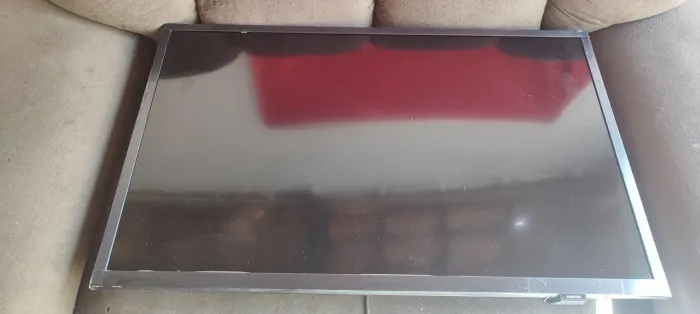 TV Samsung 32 Polegadas 3 meses de uso, tela quebrada