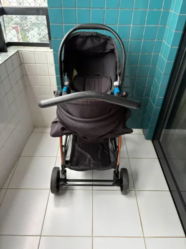 Carrinho de bebê + bebê conforto