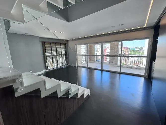 Duplex com 140 m2 em condomínio clube no Batel