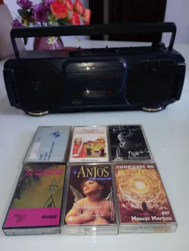 Rádio toca fitas cougar