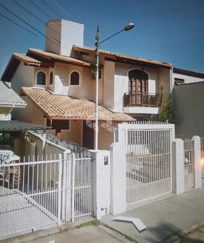 CASA À VENDA NA TRINDADE EM FLORIANÓPOLIS COM 3 DORMITÓRIOS SUÍTE EDÍCULA E 2 VAGAS DE GAR