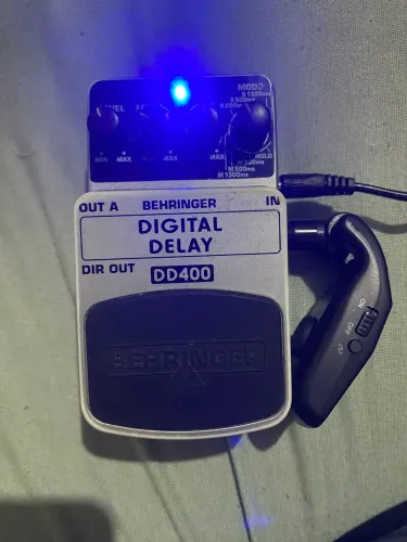 Pedal Behringer Digital Delay DD400 Mono/Estéreo