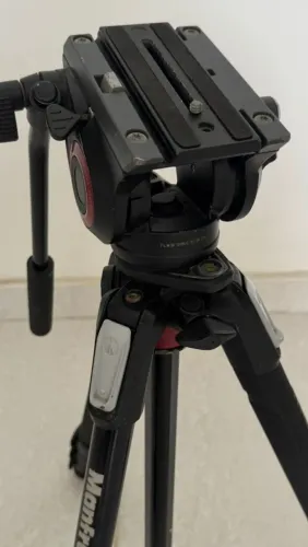 Tripé Manfrotto 190 com Cabeça Fluida - Usado em Excelente Estado