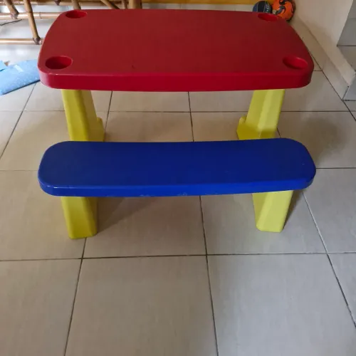 Mesa infantil de atividades