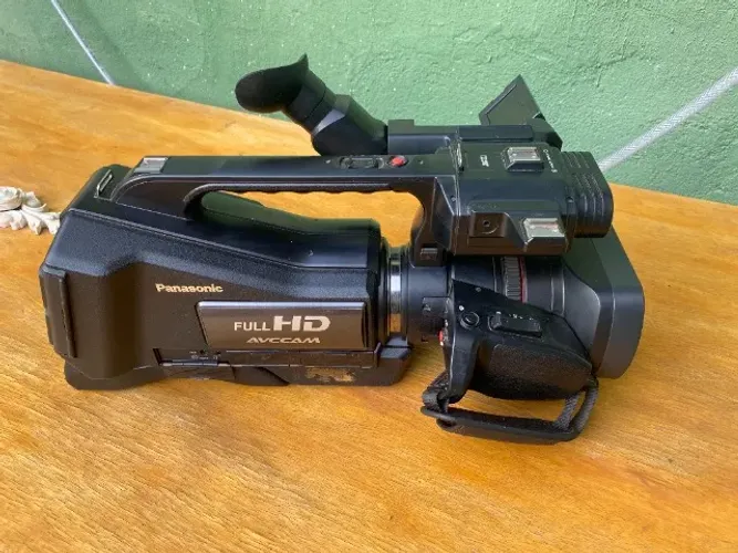 Filmadora Panasonic AVCAM Full HD 28mm Wide