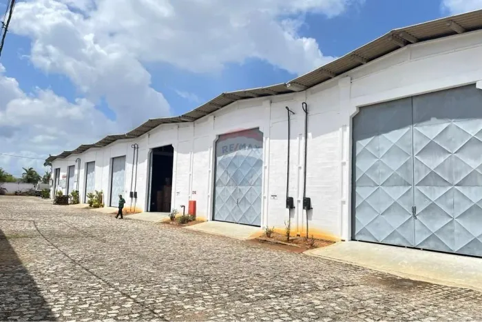 Alugo galpão de 300m² em condominio com segurança