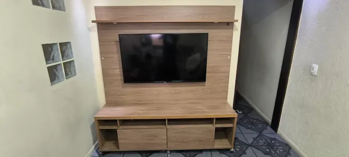 Rack com Painel para TV + LED - Bom Estado
