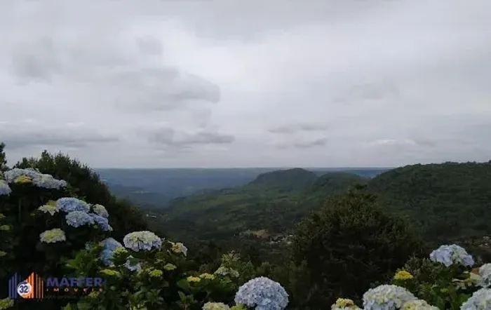 Terreno de 800m² no loteamento Vale dos Pinheiros, em Gramado, RS