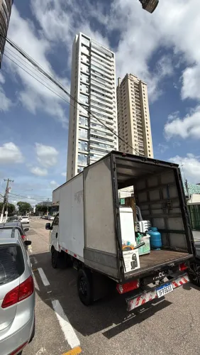Fretes e mudanças caminhão baú preço bom !!!!!!!