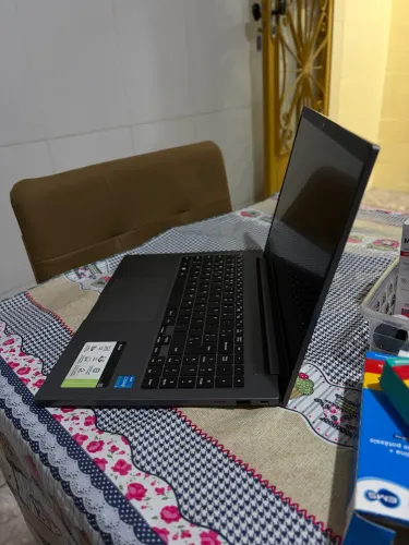 Samsung Book NP550XDA - Intel Core i3 - 16 GB RAM - Windows 11 Pro