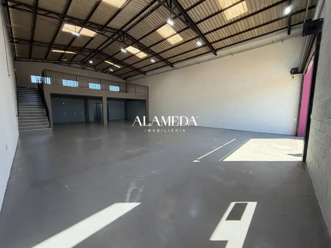 Barracão Galpão Armazém no Polo Comercial Ibiporã para alugar, 303 m² por R$ 6.000/mês - Z