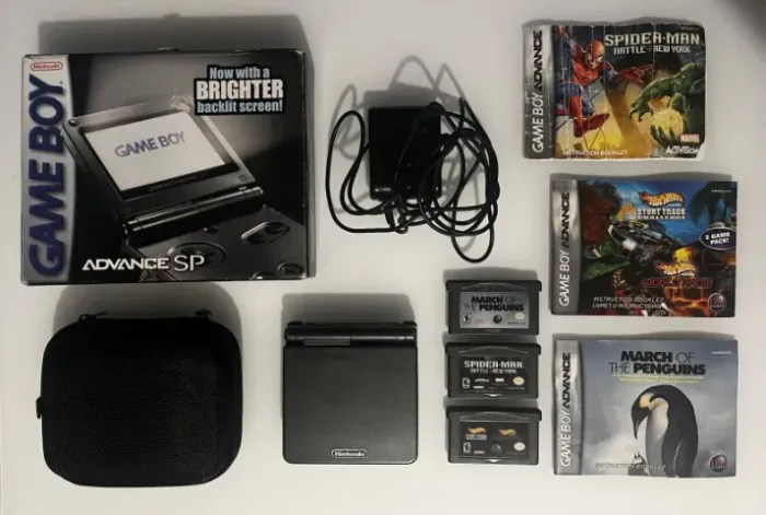 Game Boy Advance SP, com caixa, manuais e carregador originais