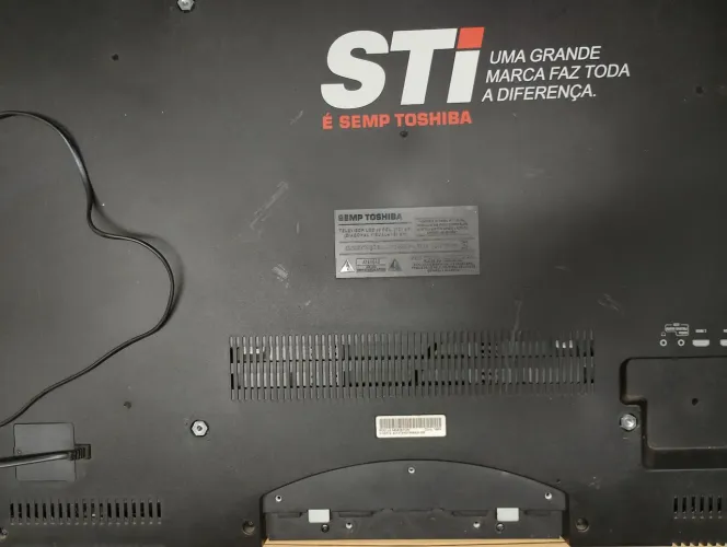Uma tv STI TOSHIBA 40 POLEGADA 