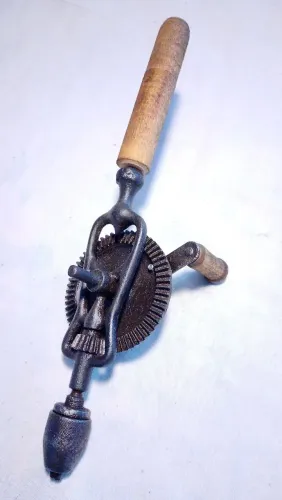 Parafusadeira manual antiga