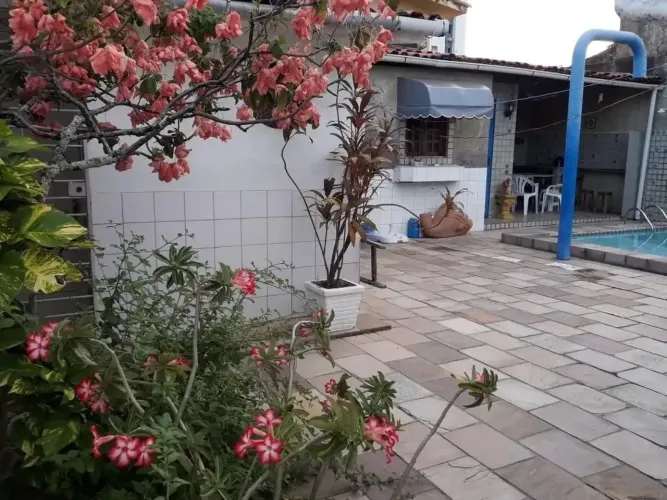 Linda casa com Piscina bem localizada no Adrianopolis prox ao DB