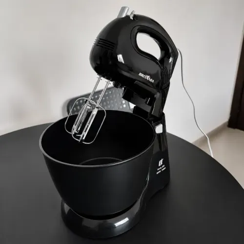 Batedeira Britânia Pérola 550 Turbo 500W 220V - Excelente Estado