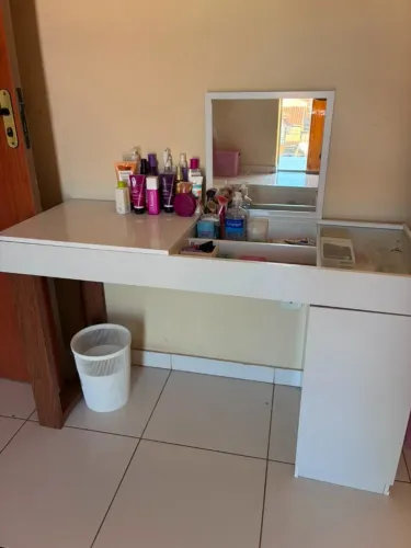 PENTEADEIRA COM ESPELHO