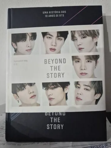 Livro BEYOND THE STORY uma história dos 10 anos de BTS