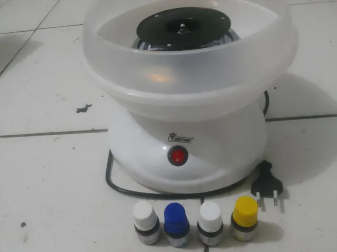 Maquina de algodão doce portatil nova
