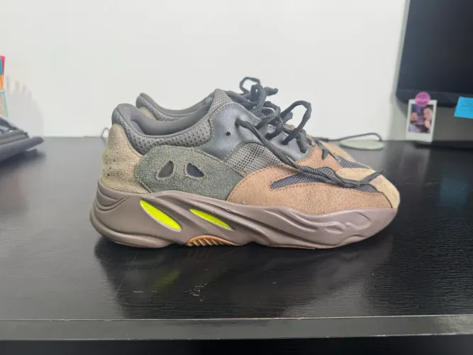 Yeezy 700 