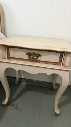 Cama ; criado mudo e mesa vintage