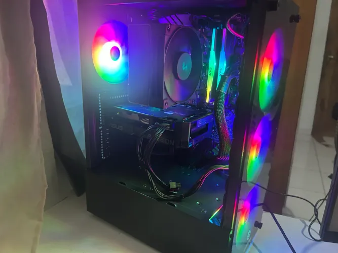PC GAMER RX 9060 XT 16GB