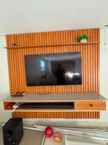 Painel Ripado para TV até 75? Detroit - Nature/Off White
