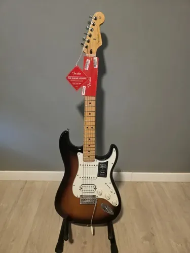 Guitarra Fender Stratocaster Player HSS Sunburst Corpor em Alder e braço Maple + Bag Fe61