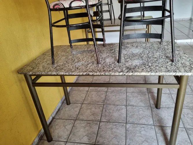 Mesa mármore com 6 cadeiras
