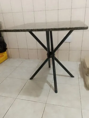 VENDO MESA DE GRANITO 4 LUGARES