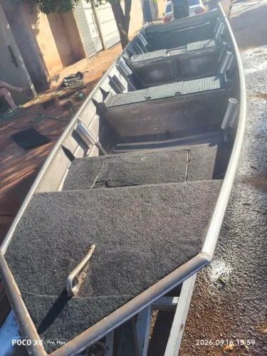 SOMENTE BARCO SEMI CHATO 6 METROS BORDA ALTA 