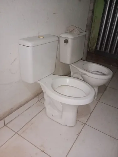 Vendo esse vaso sanitário