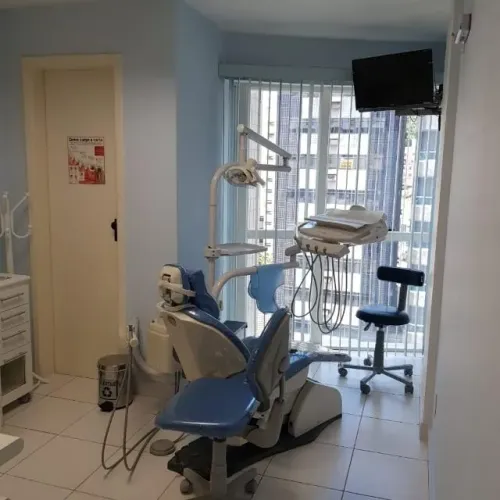 VENDO SALA 40M2 DECORADA E MOBILIADA COM EQUIPAMENTOS ODONTOLÓGICOS PARA DENTISTA.