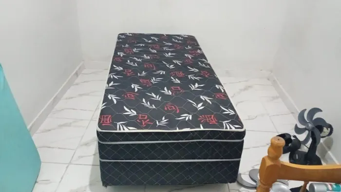 Cama box de solteiro 200 reais 