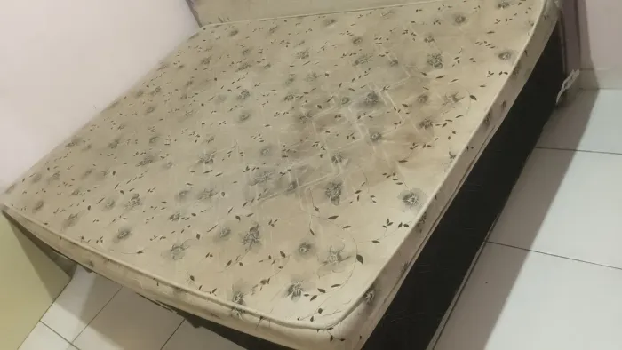 Vede s uma cama casal 