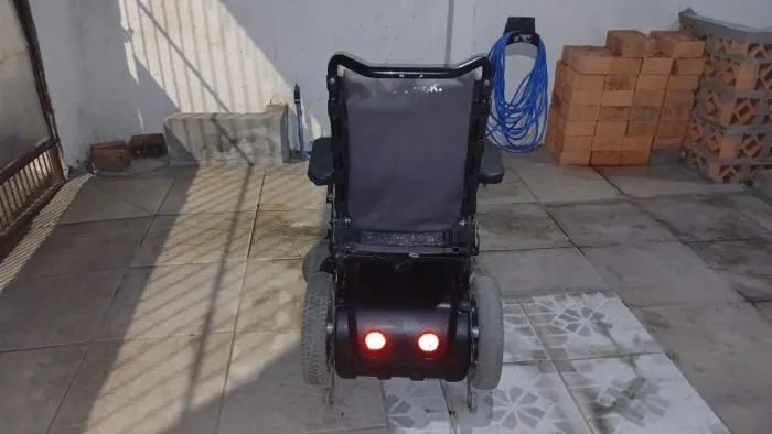 Cadeira de rodas motorizada