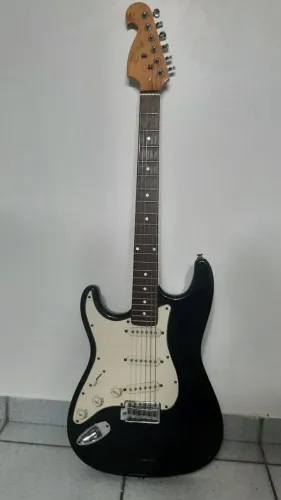 Guitarra para Canhoto Memphis Tagima