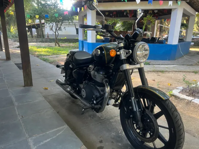 Royal Enfield Super Meteor 650 ano 2025