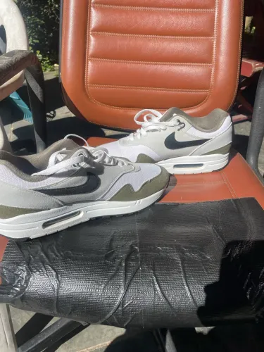 Tênis air max 1 masculino , tam 42, ótimo estado usado apenas 3 vezes.