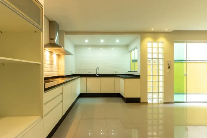 Sobrado para venda em Vila Palmeiras com 3 quartos, sendo 3 suítes, 240m²