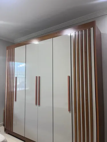 Guarda roupa 6 portas madeira e Mdf 