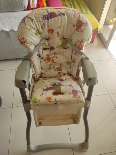 Cadeira de alimentação ao infantil
