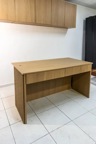 Mesa de Madeira Pura Turim - Amêndoa
