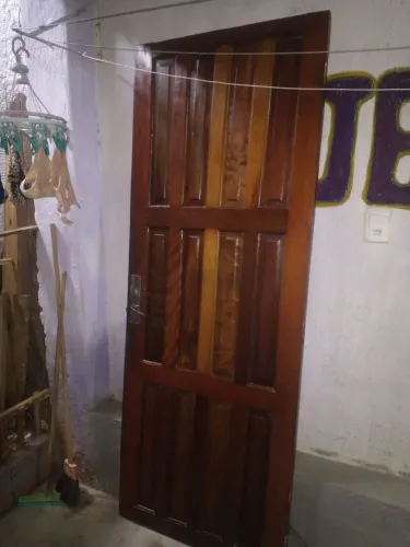 VENDO UMA PORTA MACIÇA