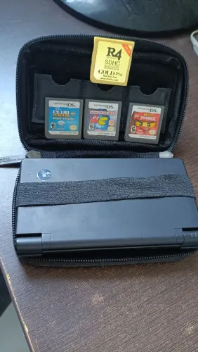 Nintendo DSi + 3 jogos originais e cartao R4