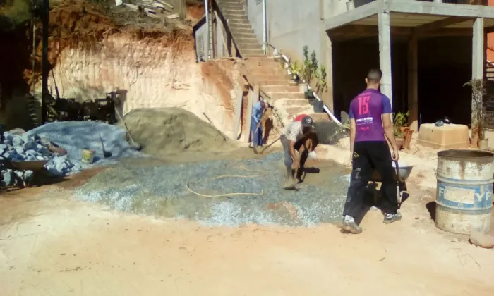 Construímos e ou reformamos. 