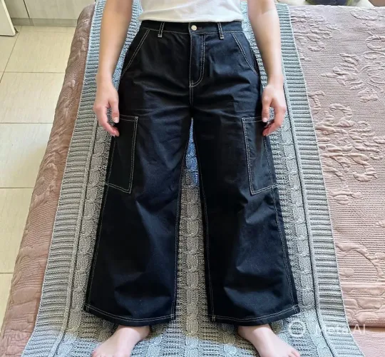 Calça jeans reta preta Amaro tamanho 42 bolsos laterais 